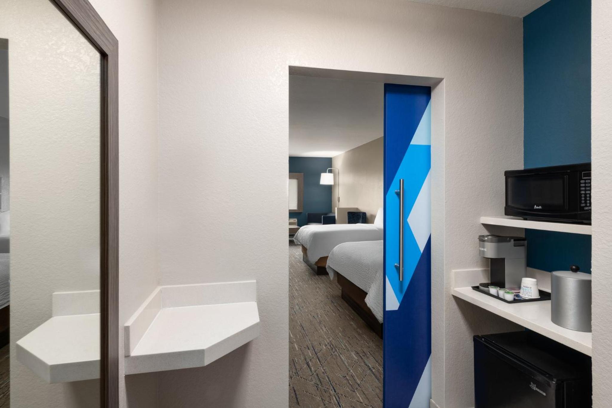 holiday inn express and suites boynton beach west by ihg