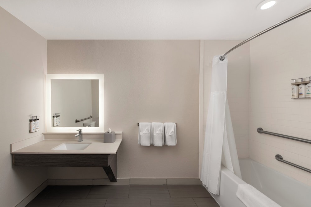 holiday inn express and suites boynton beach west by ihg