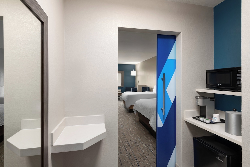 holiday inn express and suites boynton beach west by ihg