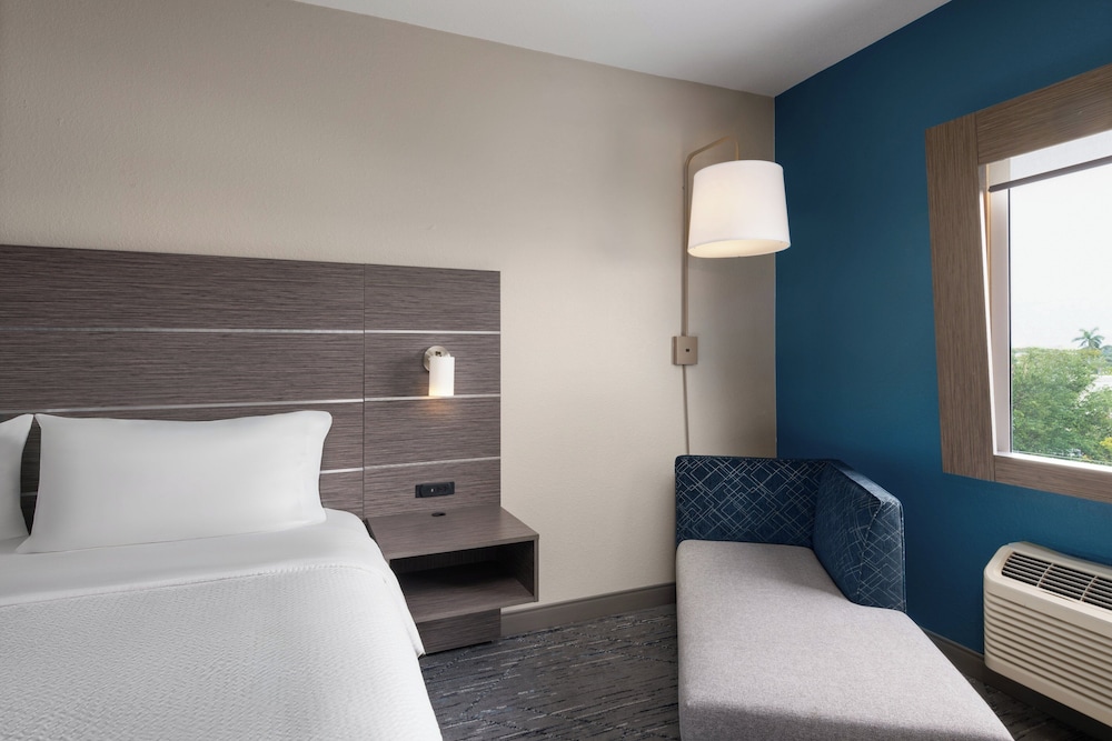 holiday inn express and suites boynton beach west by ihg