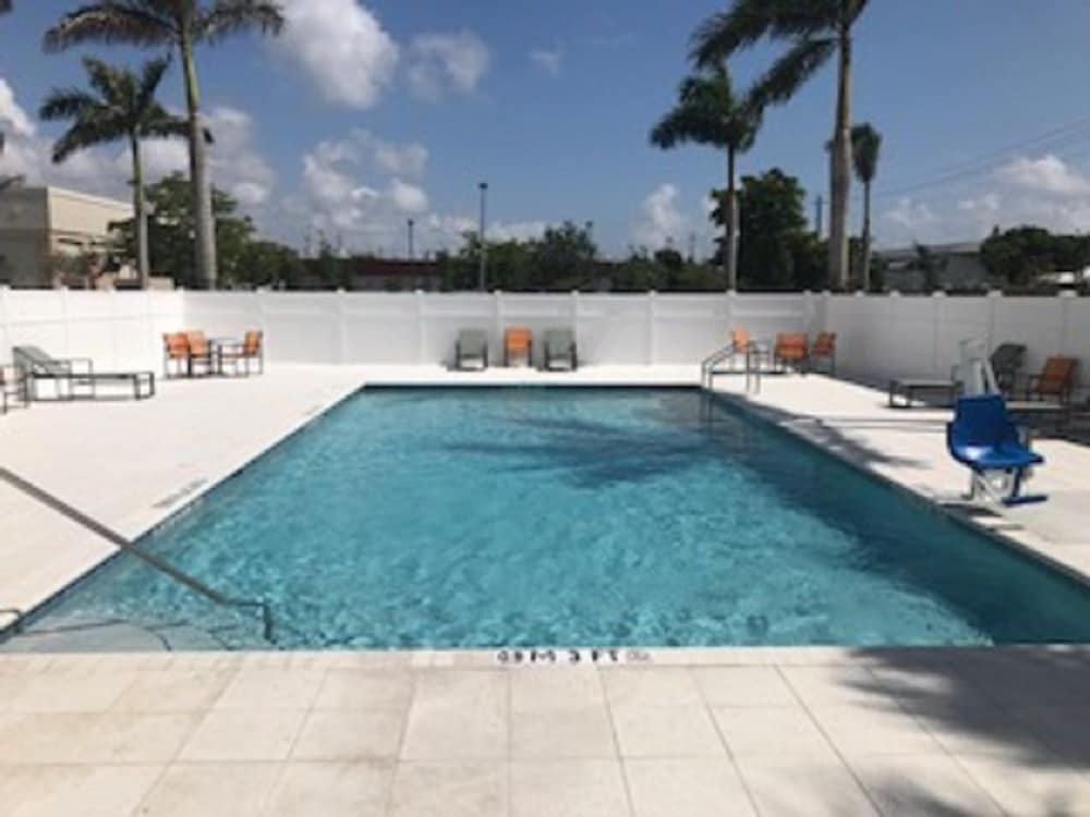 holiday inn express and suites boynton beach west by ihg
