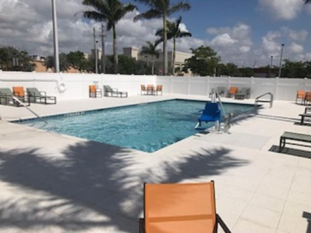 holiday inn express and suites boynton beach west by ihg