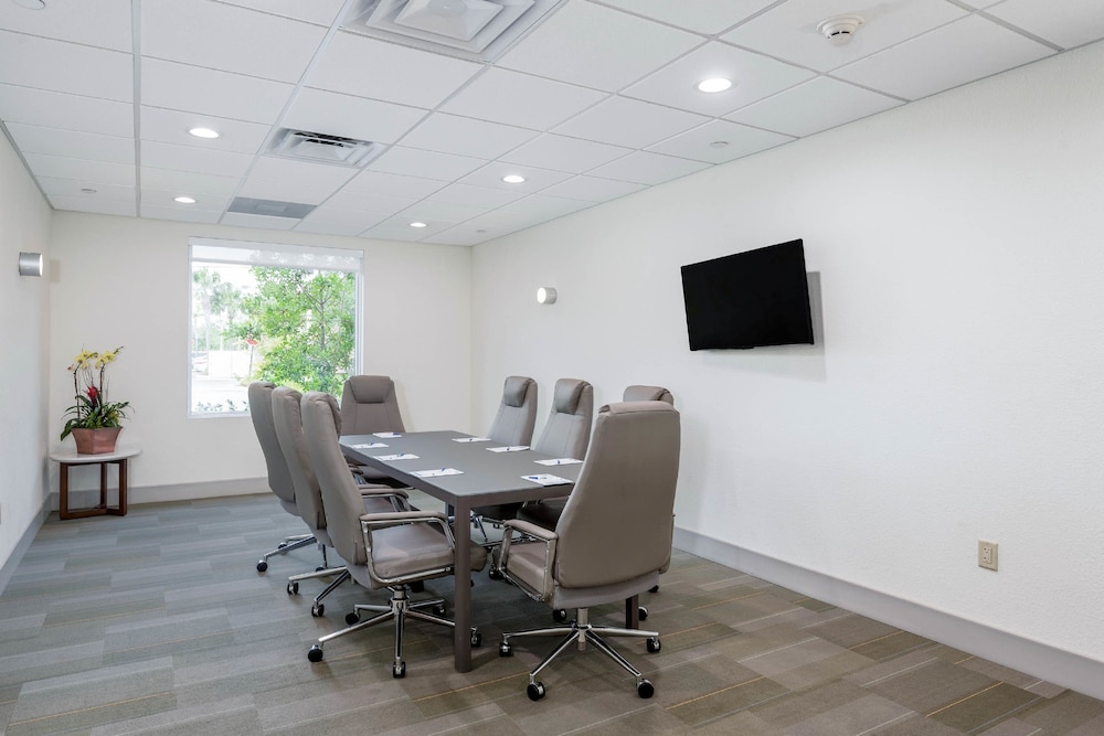 holiday inn express and suites boynton beach west by ihg
