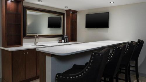 holiday inn express and suites medina by ihg