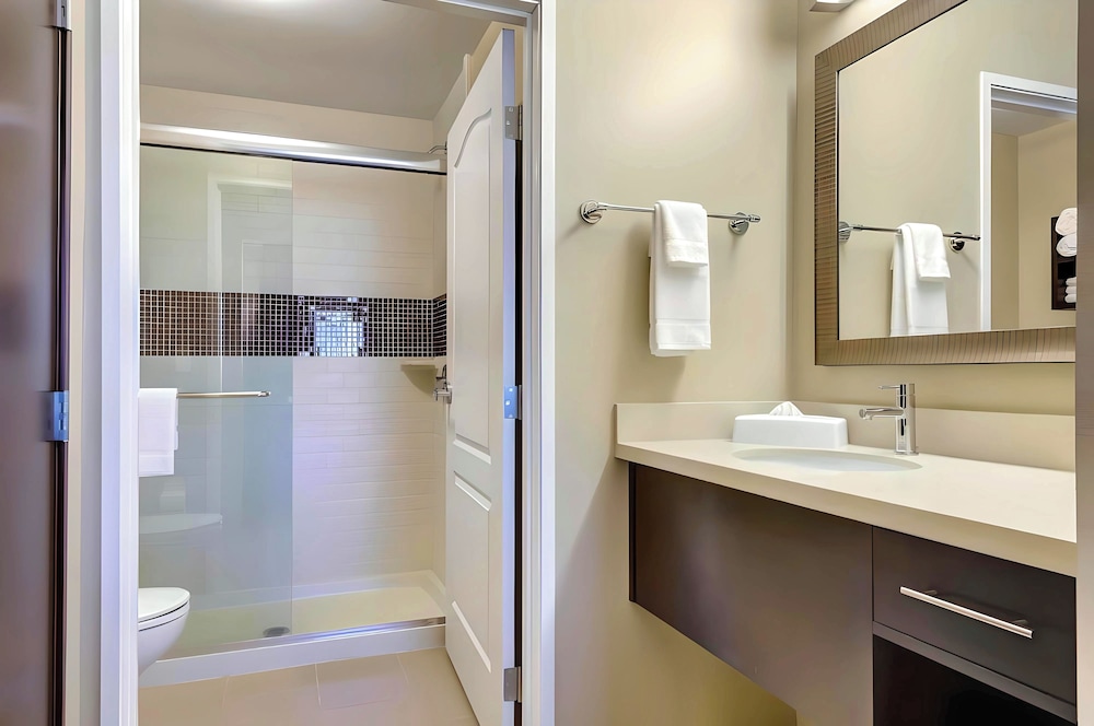 staybridge suites marquette by ihg