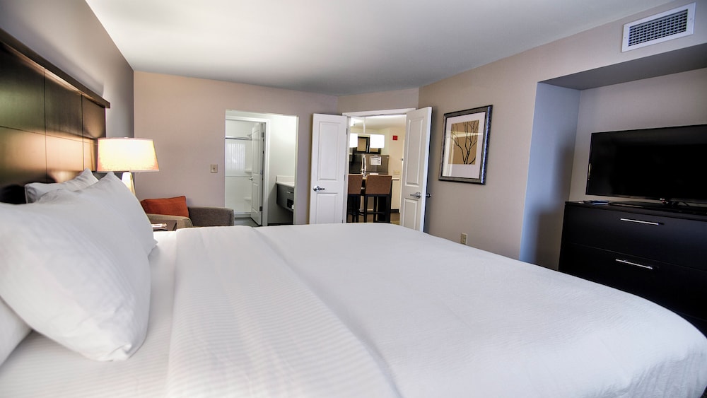 staybridge suites marquette by ihg