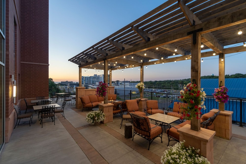 staybridge suites marquette by ihg