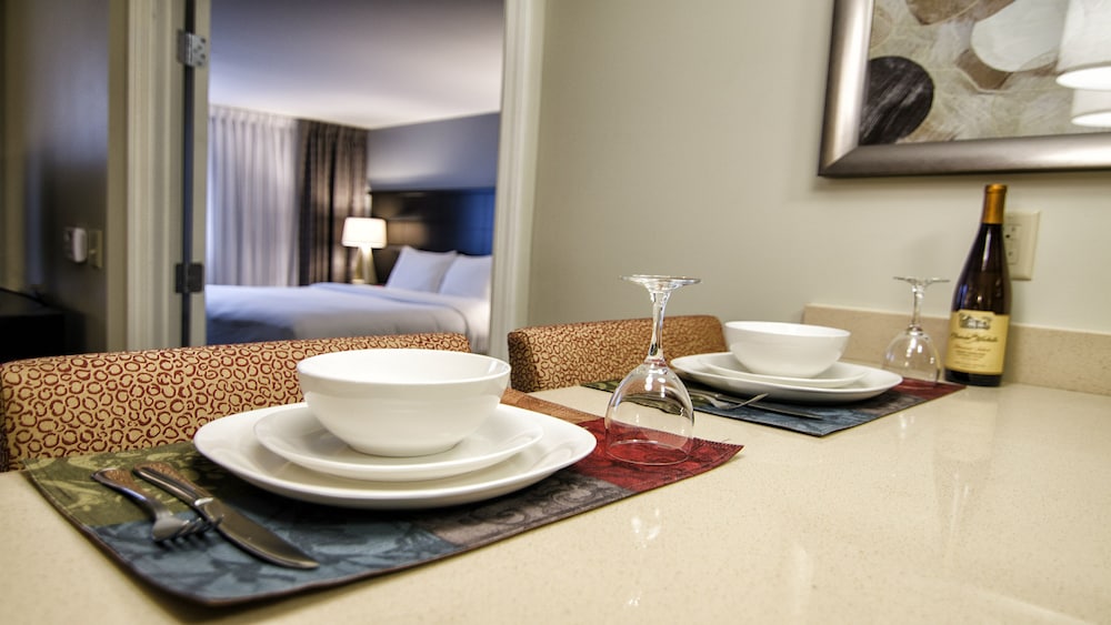 staybridge suites marquette by ihg