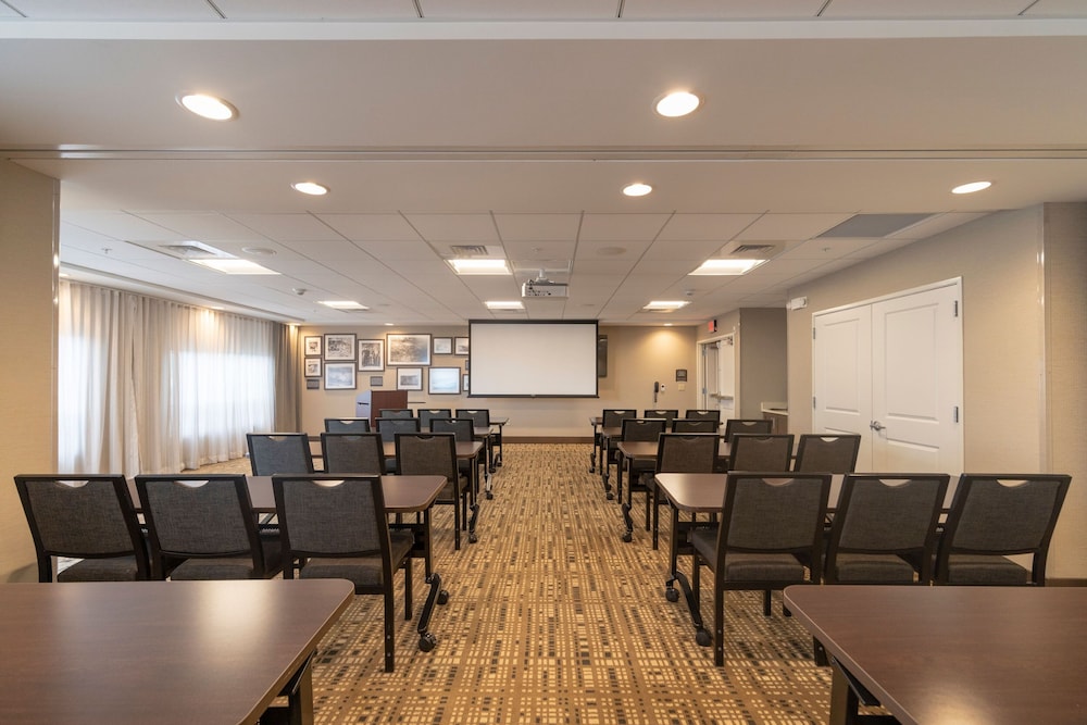 staybridge suites marquette by ihg