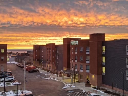 staybridge suites marquette by ihg