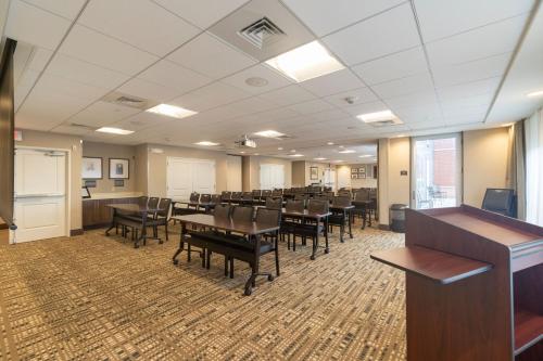 staybridge suites marquette by ihg