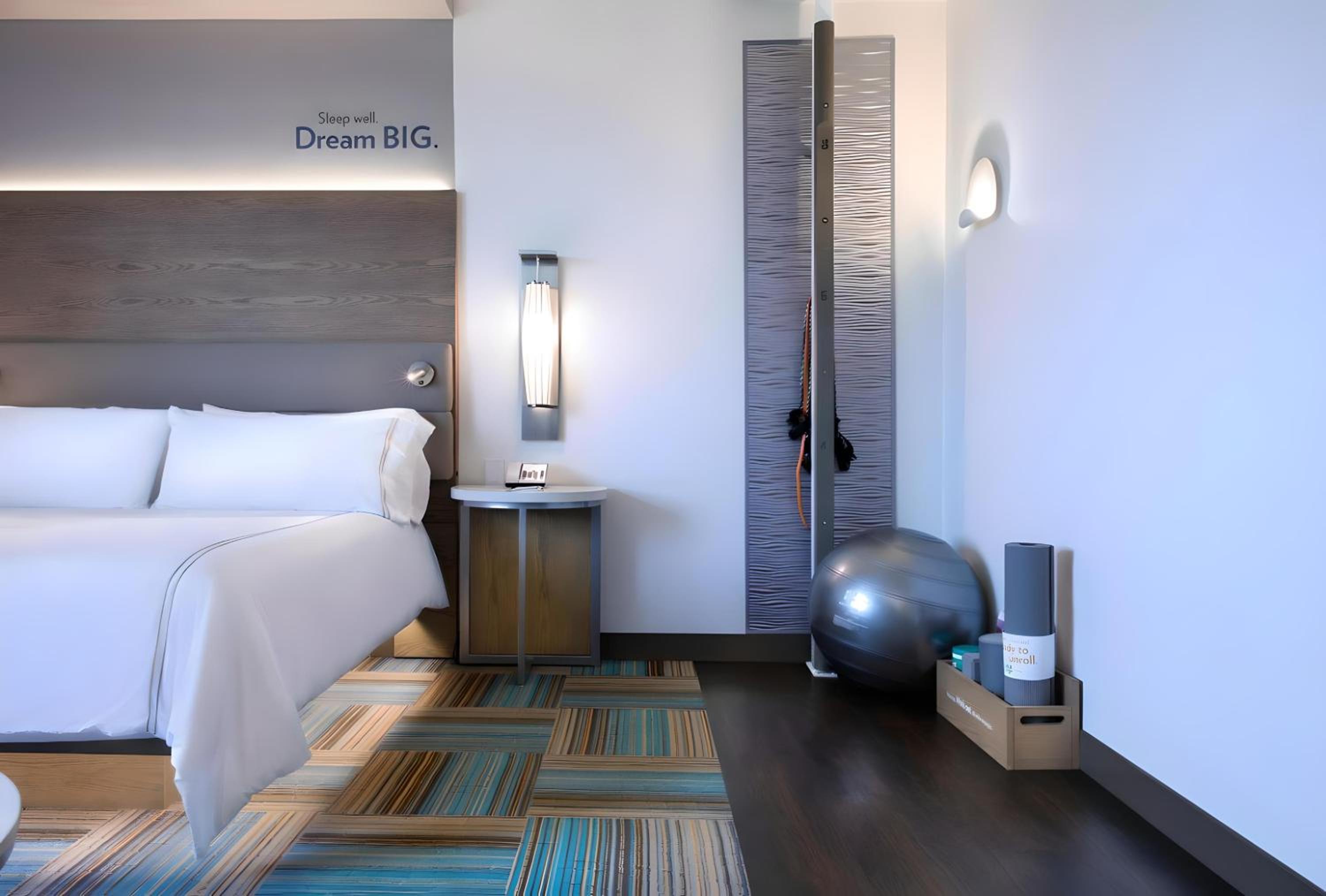 even hotel omaha downtown old market by ihg
