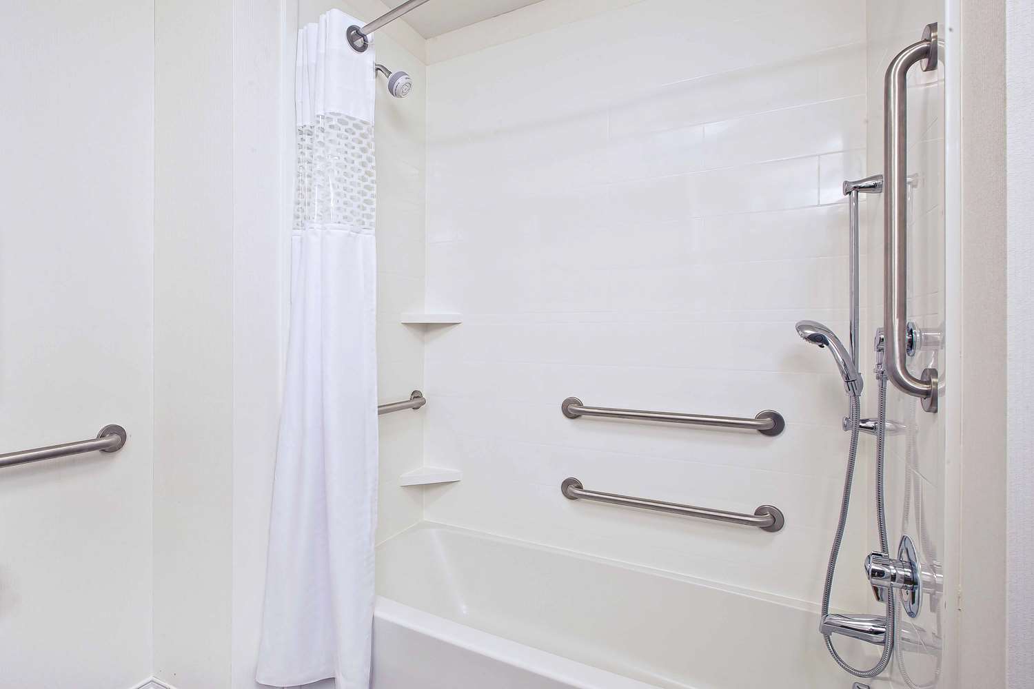 hampton inn by hilton west bloomfield novi