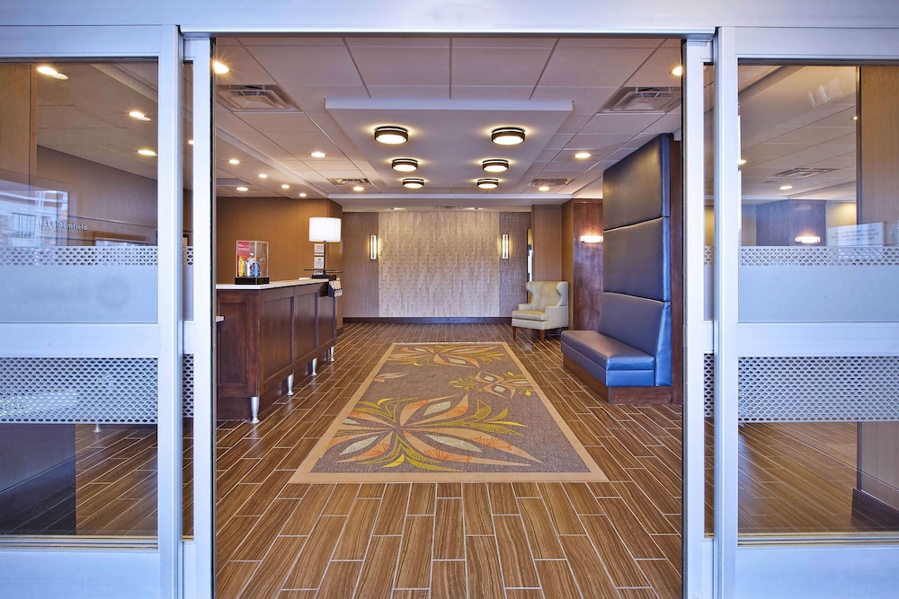 hampton inn by hilton west bloomfield novi