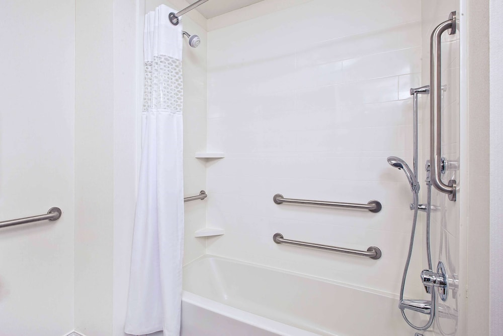 hampton inn by hilton west bloomfield novi