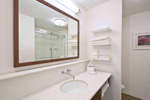 hampton inn by hilton west bloomfield novi
