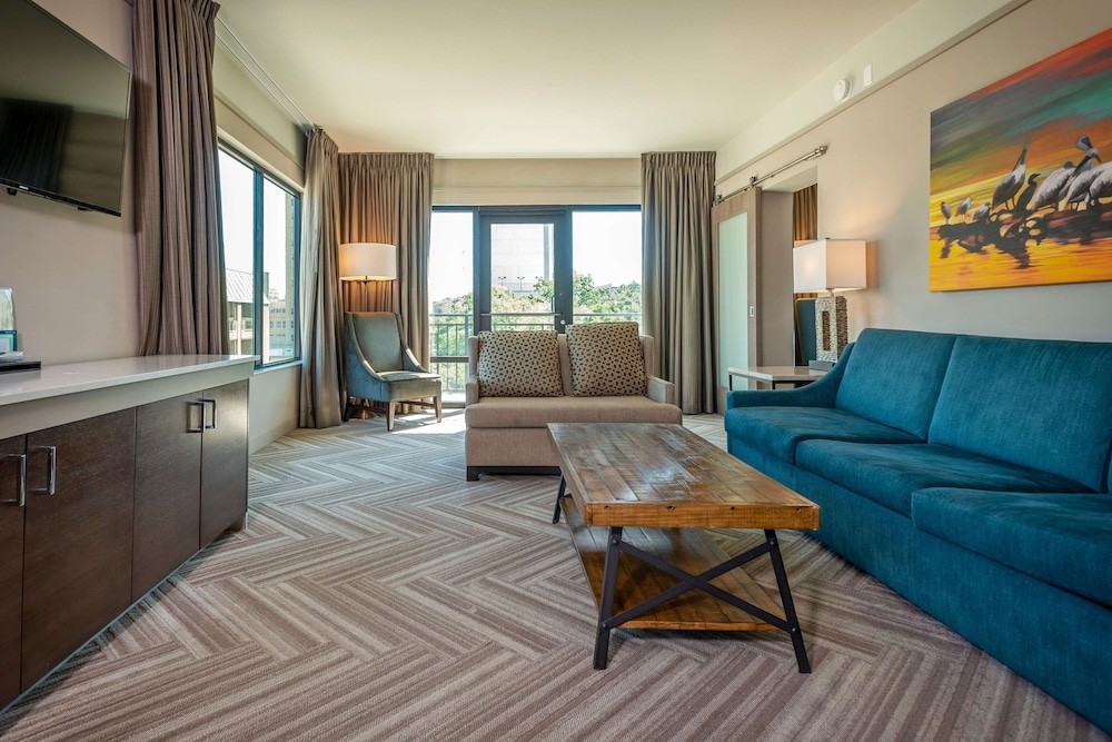 hilton garden inn mobile downtown