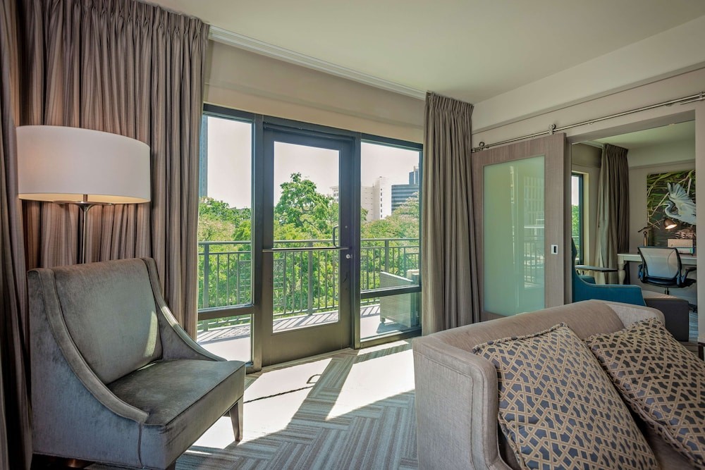 hilton garden inn mobile downtown