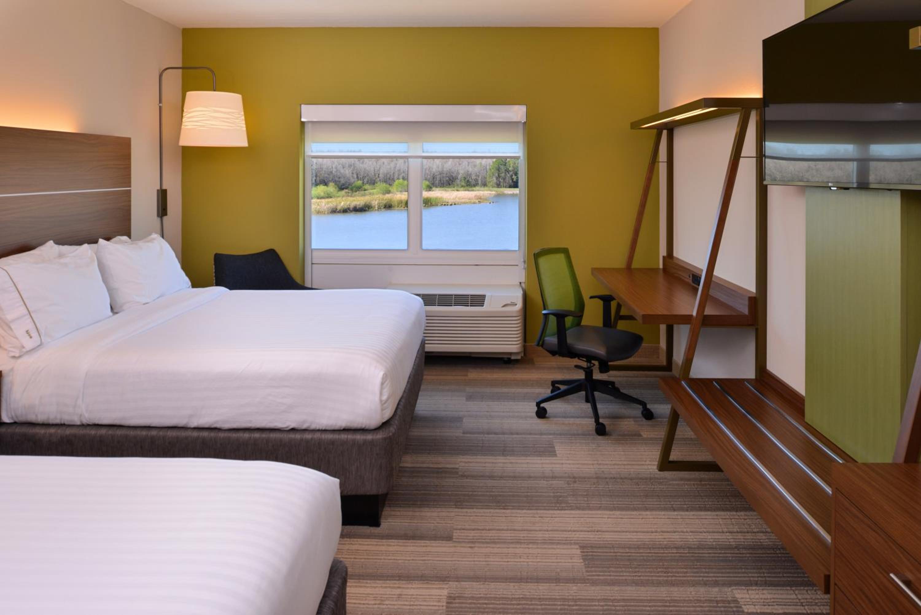 holiday inn express and suites trinity by ihg