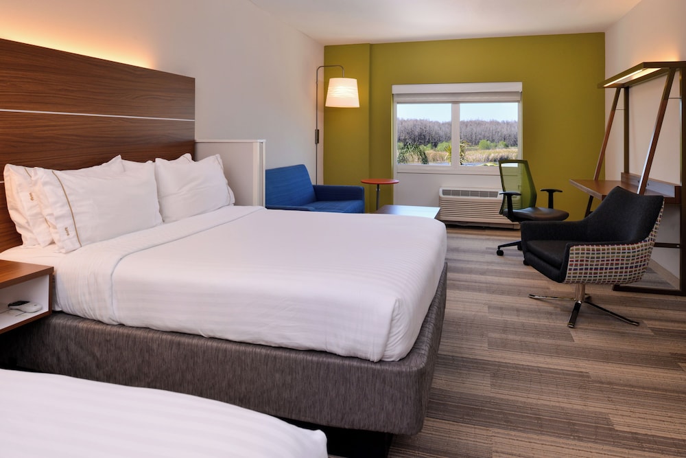holiday inn express and suites trinity by ihg