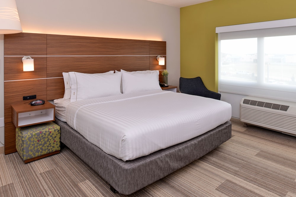 holiday inn express and suites trinity by ihg