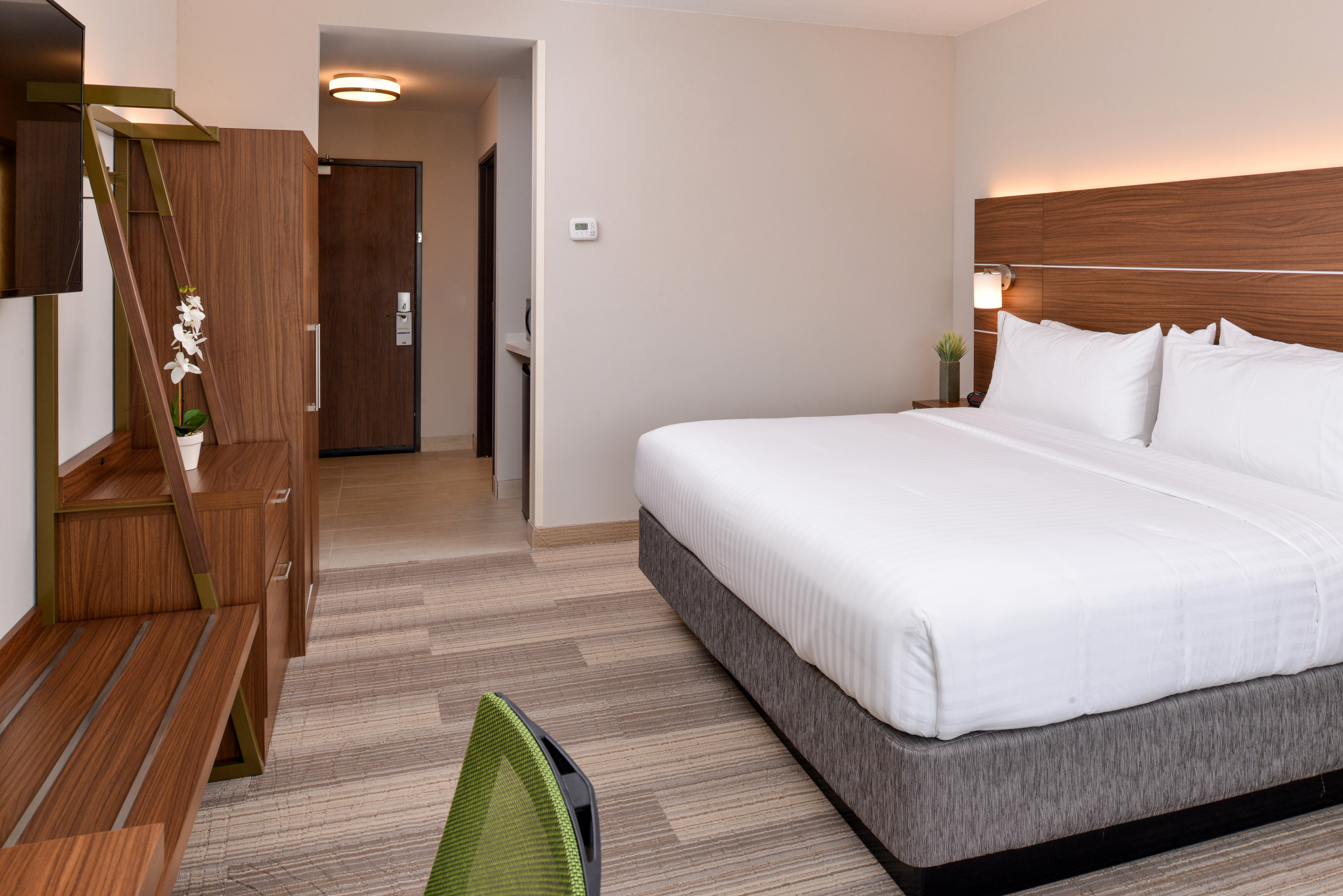 holiday inn express and suites trinity by ihg