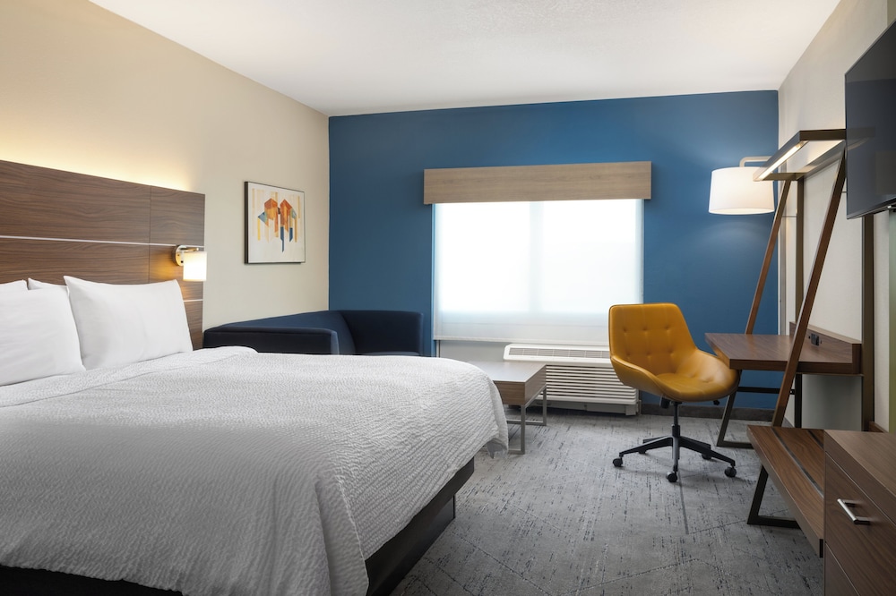 holiday inn express and suites trinity by ihg