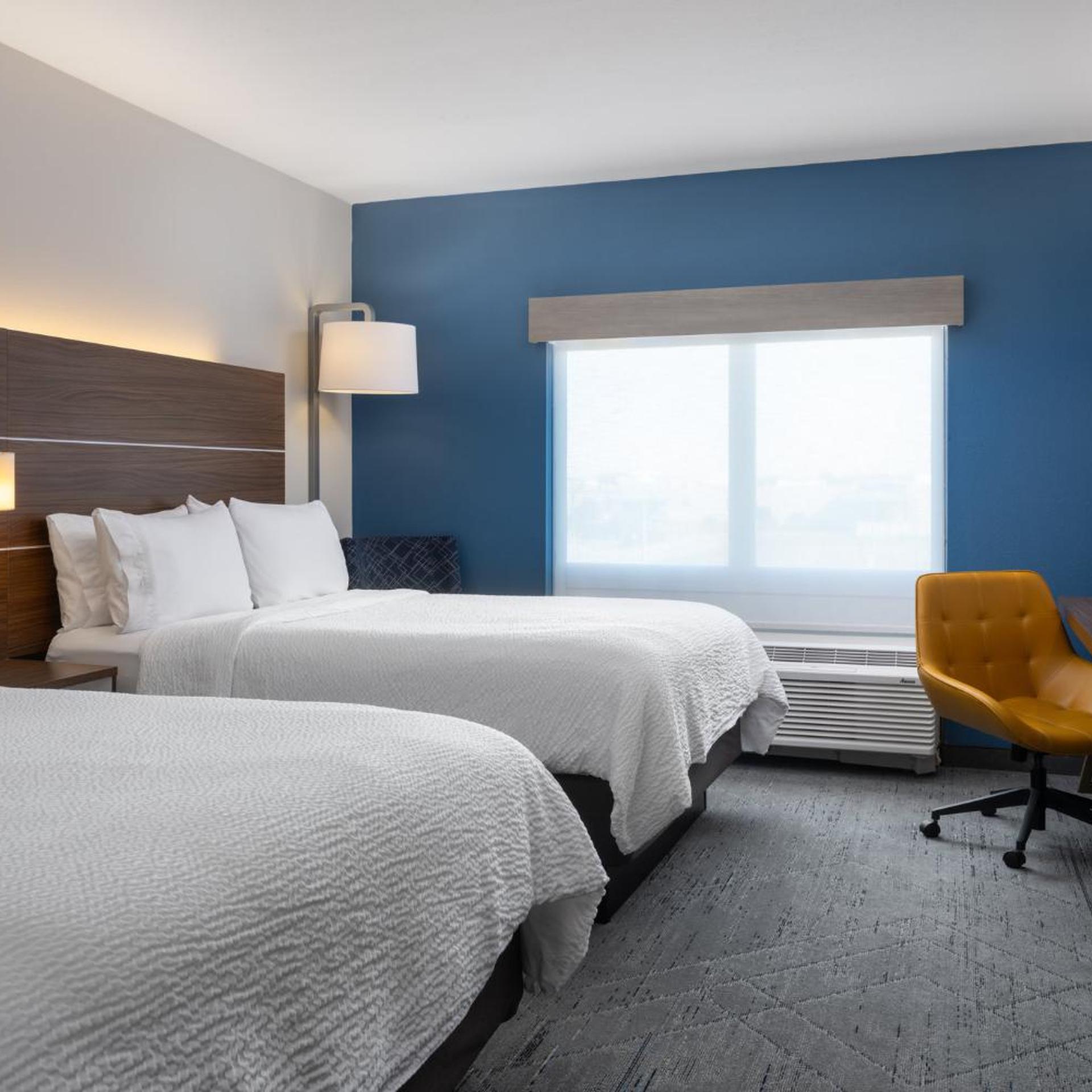holiday inn express and suites trinity by ihg