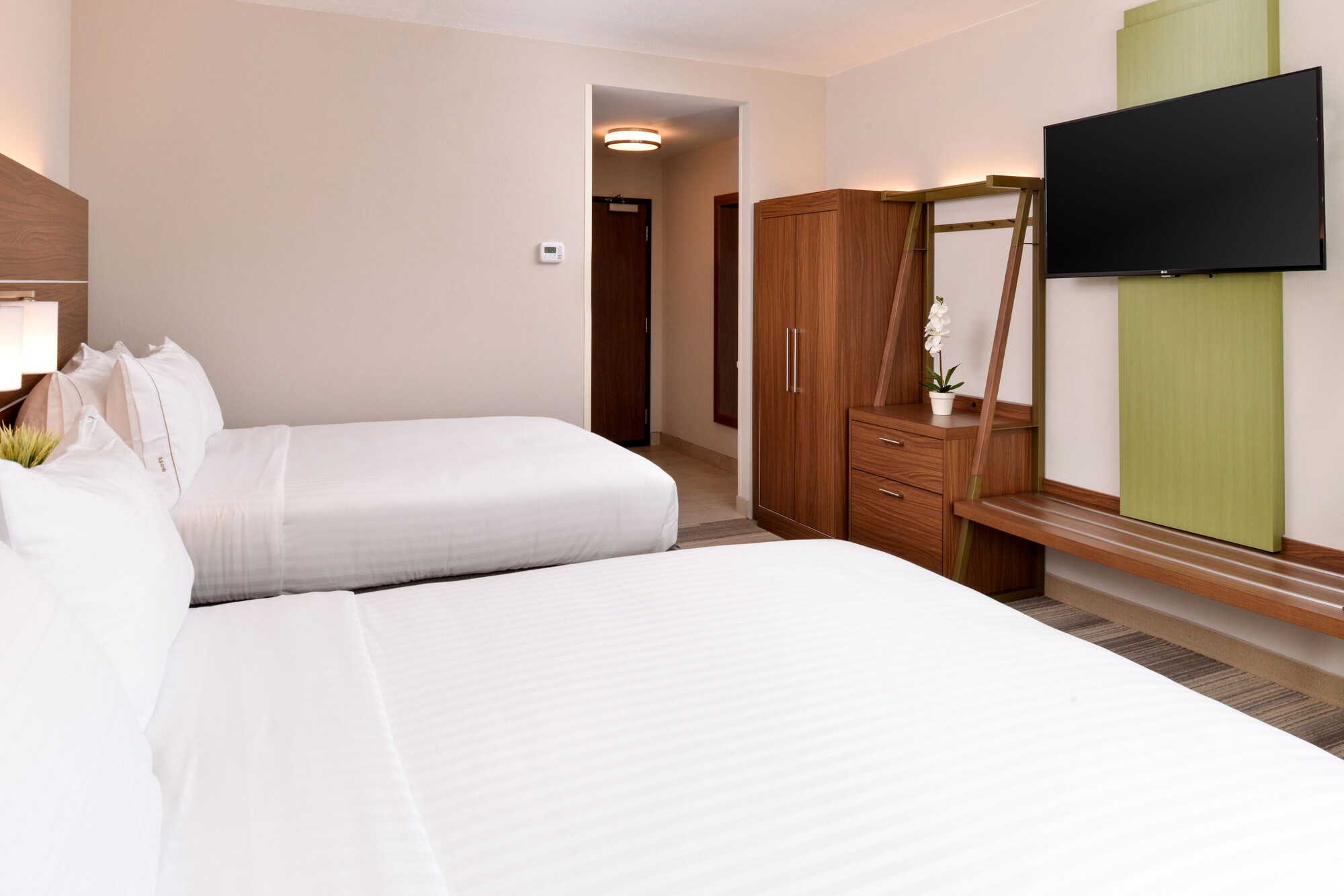 holiday inn express and suites trinity by ihg