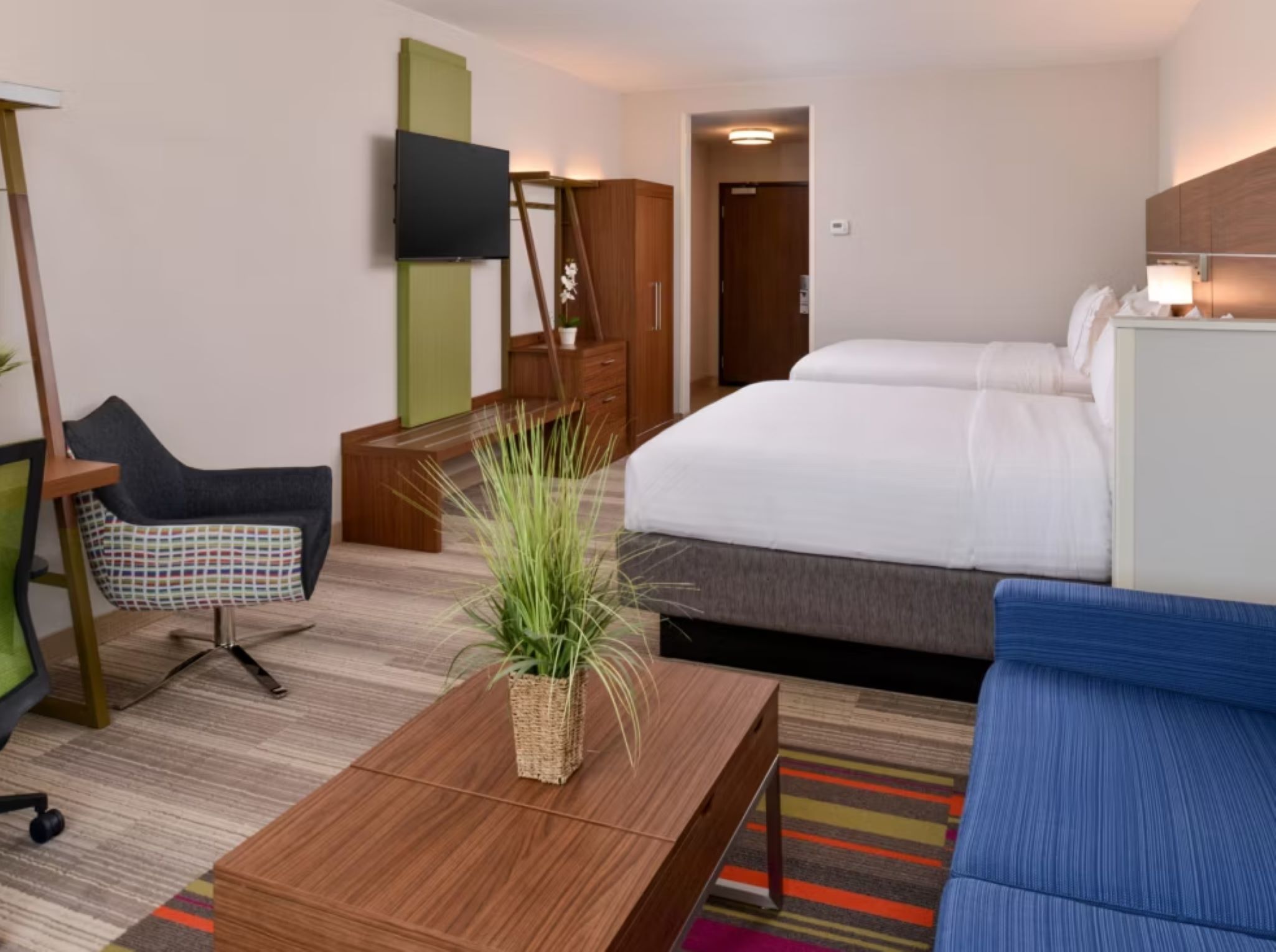 holiday inn express and suites trinity by ihg
