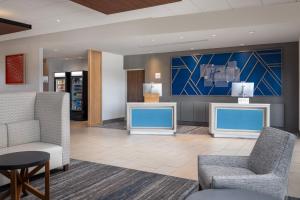 holiday inn express and suites trinity by ihg