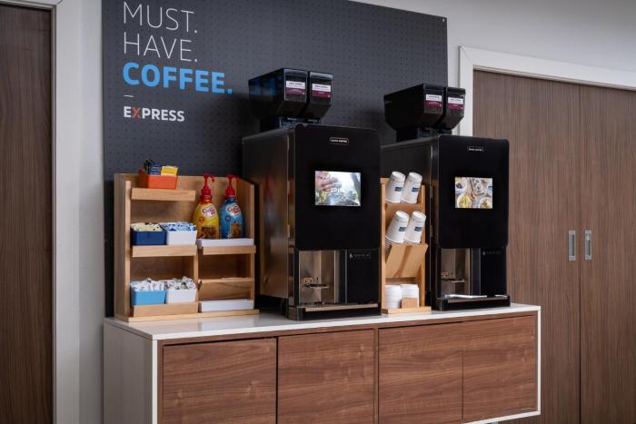 holiday inn express and suites trinity by ihg
