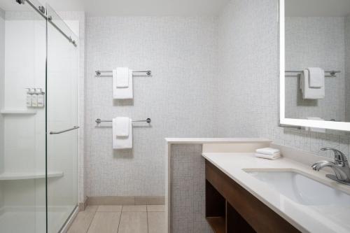 holiday inn express and suites trinity by ihg