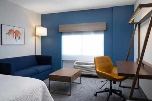 holiday inn express and suites trinity by ihg