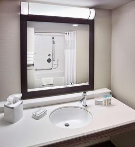 hampton inn by hilton sarnia point edward