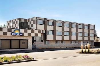 Days Inn By Wyndham Sylvan Lake,Red Deer>>Alberta,3 star