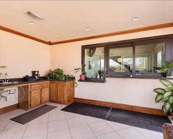 Rodeway Inn,Near Pasadena Little Theatre,2 star