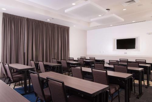 hampton inn and suites by hilton augusta washington rd