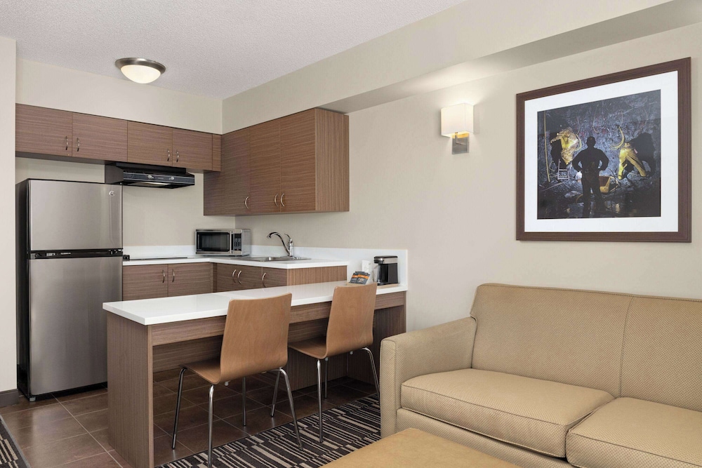 microtel inn and suites by wyndham kirkland lake
