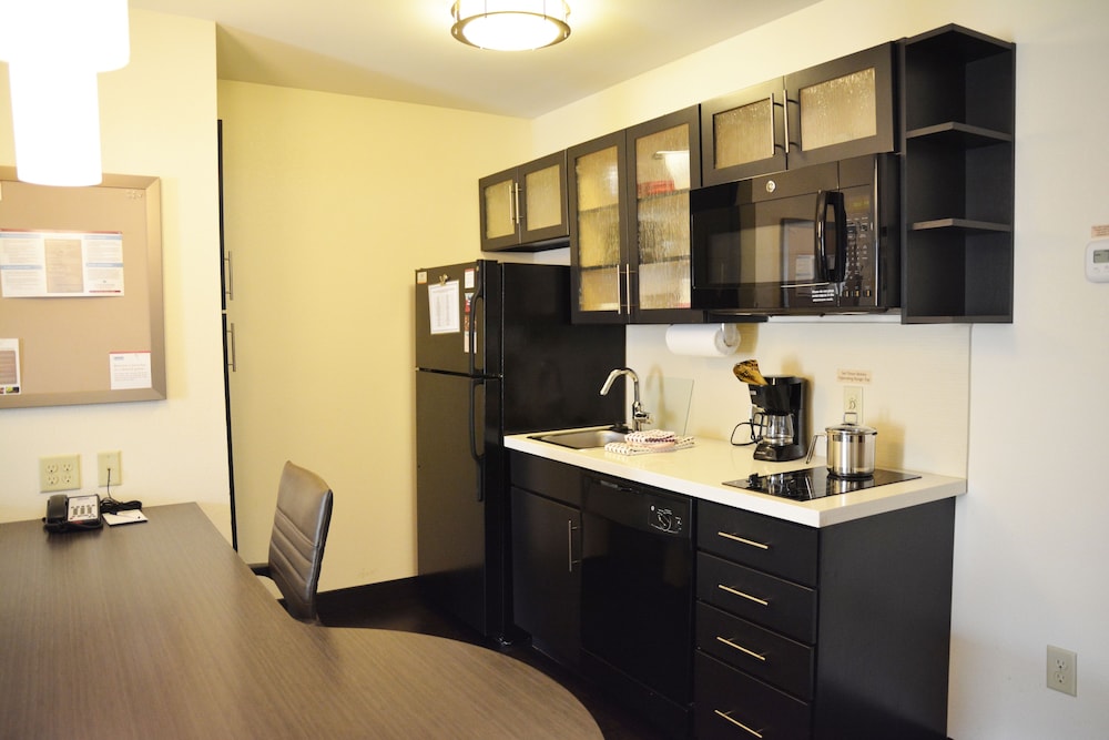 candlewood suites youngstown w i 80 niles area by ihg