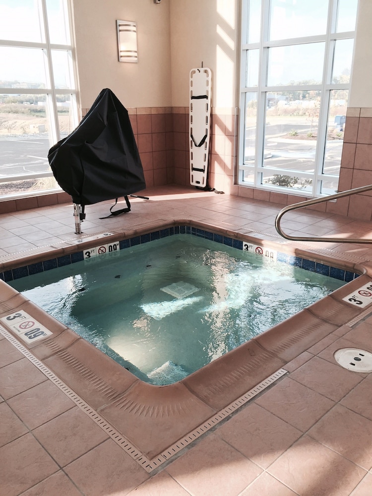 candlewood suites youngstown w i 80 niles area by ihg
