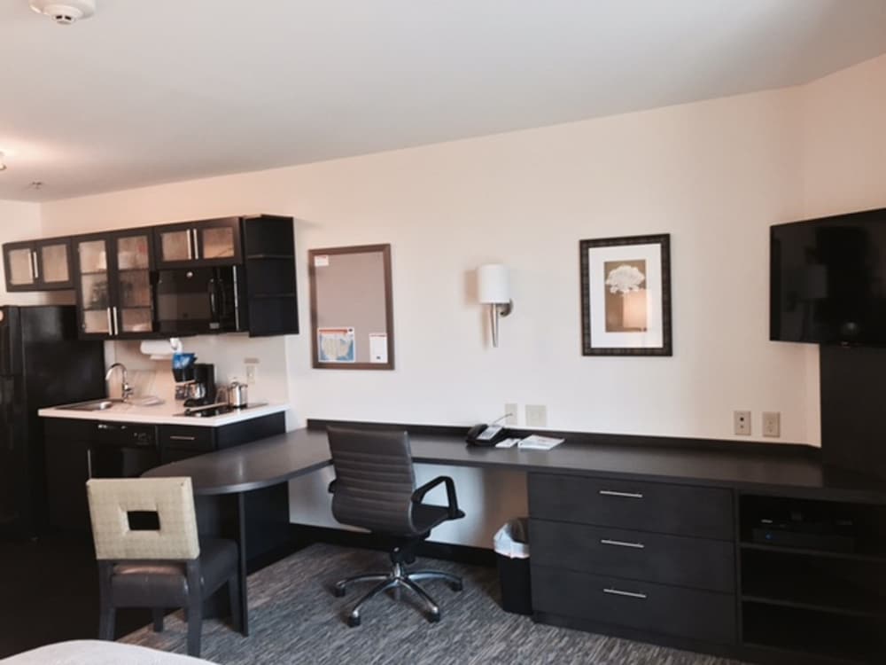 candlewood suites youngstown w i 80 niles area by ihg