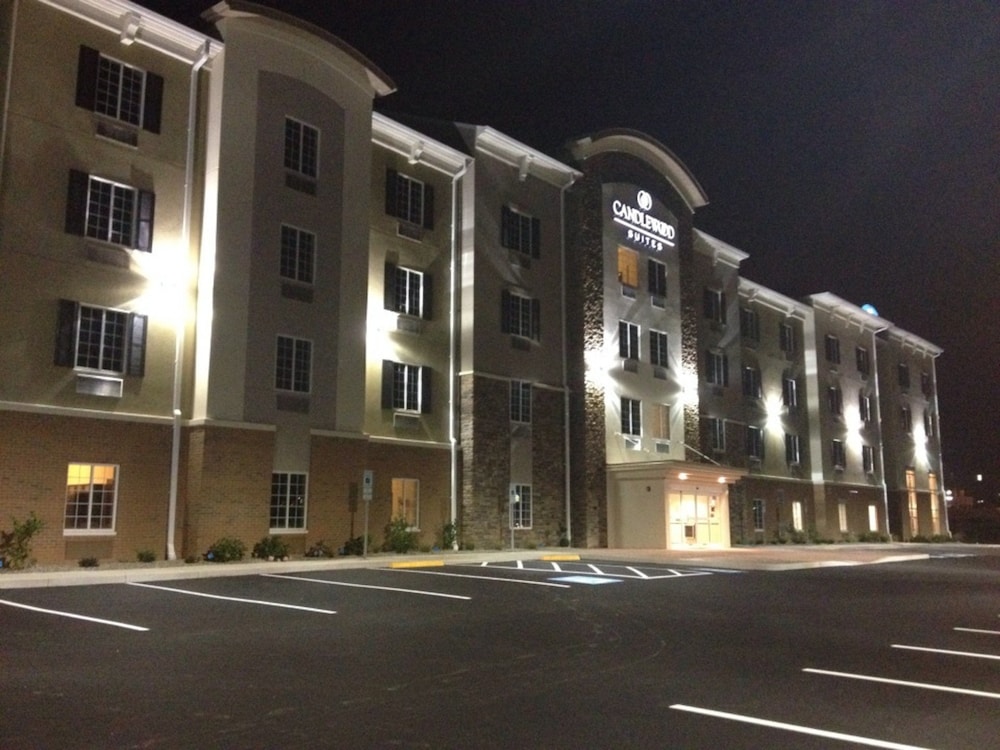 candlewood suites youngstown w i 80 niles area by ihg