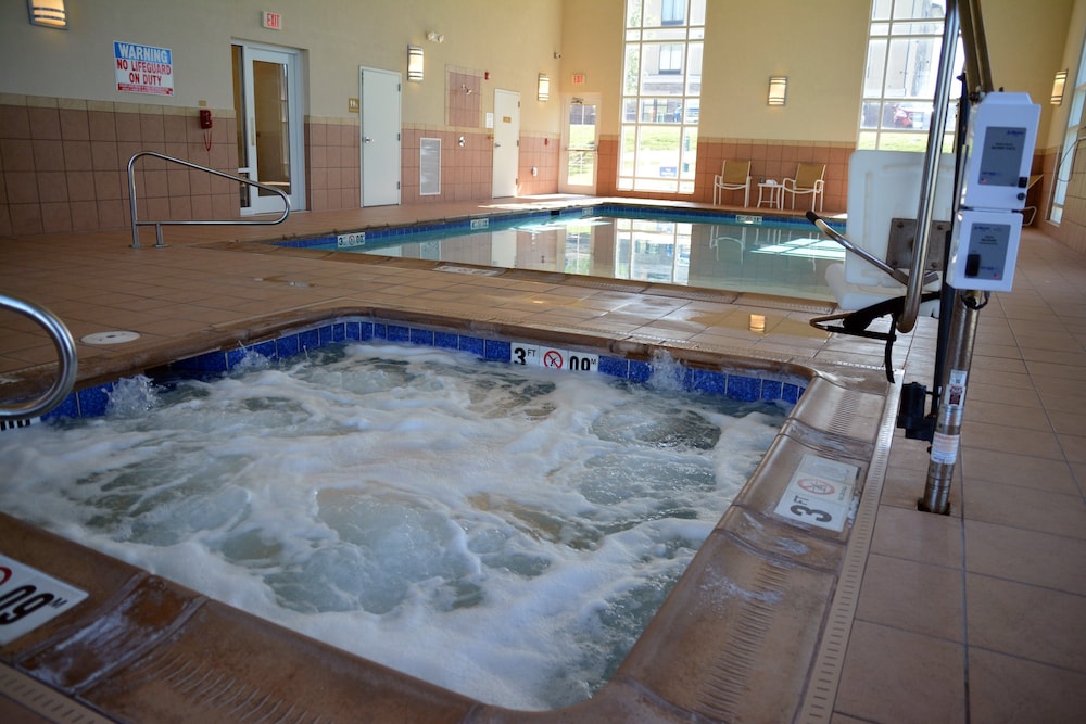 candlewood suites youngstown w i 80 niles area by ihg