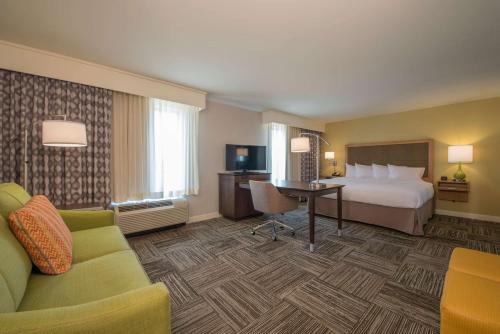 hampton inn waynesboro