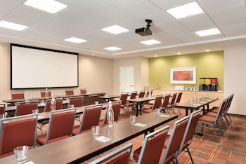 home2 suites by hilton milwaukee brookfield