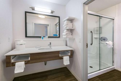 hampton inn and suites san antonio brooks city base