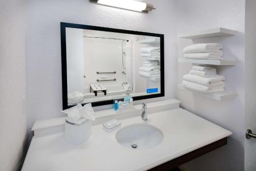 hampton inn and suites san antonio brooks city base