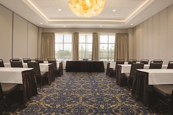 embassy suites by hilton mcallen convention center