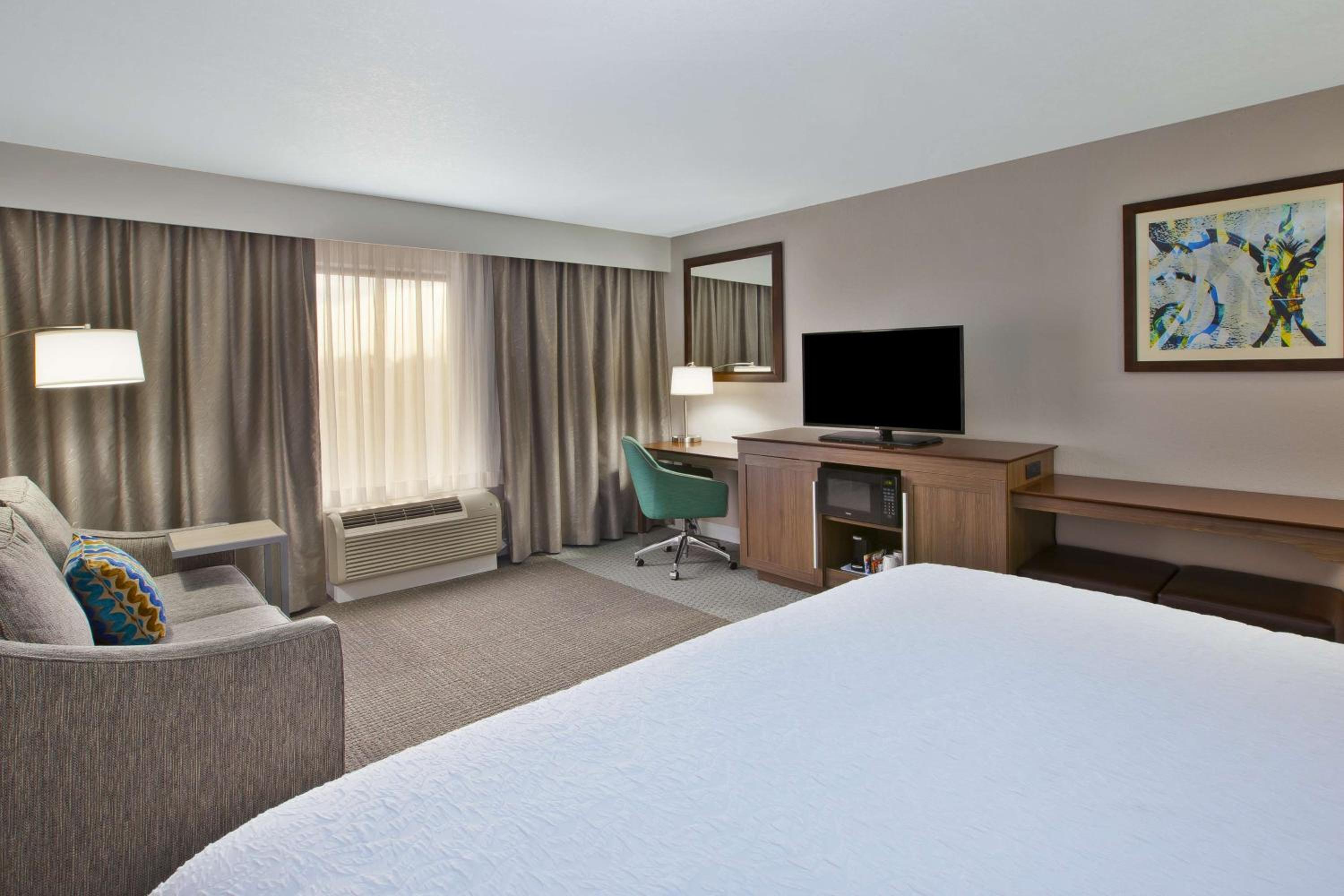 hampton inn and suites alliance